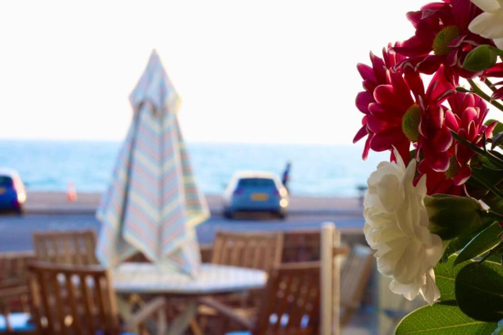 Serenity "Your Calm Seafront Retreat" By Air Premier Seaford Eksteriør billede