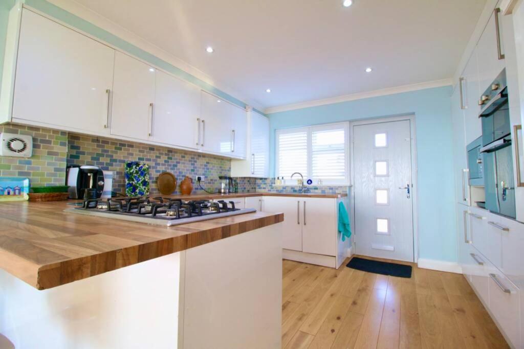Serenity "Your Calm Seafront Retreat" By Air Premier Seaford Eksteriør billede